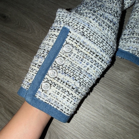 Elie Tahari Blue and White Tweed Blazer - Picture 15 of 16